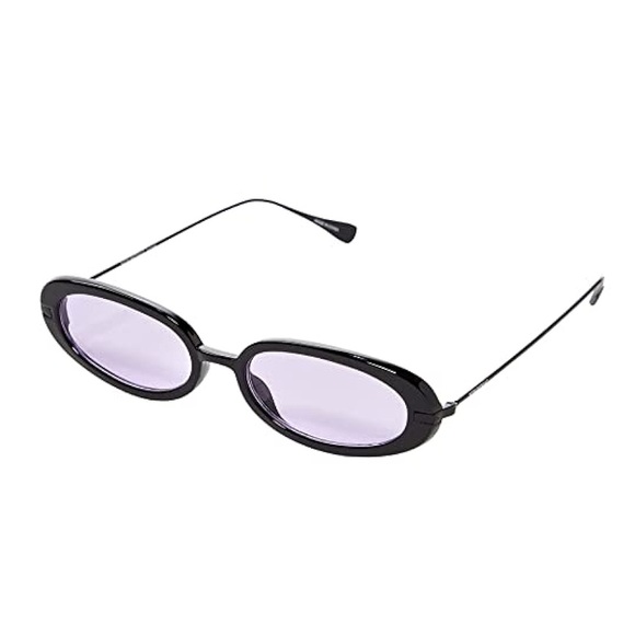 WeWoreWhat The Beach Sunglasses in Black & Smoke Mono - Picture 2 of 9